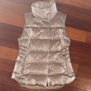 Athleta puffy vest- NEW CONDITION